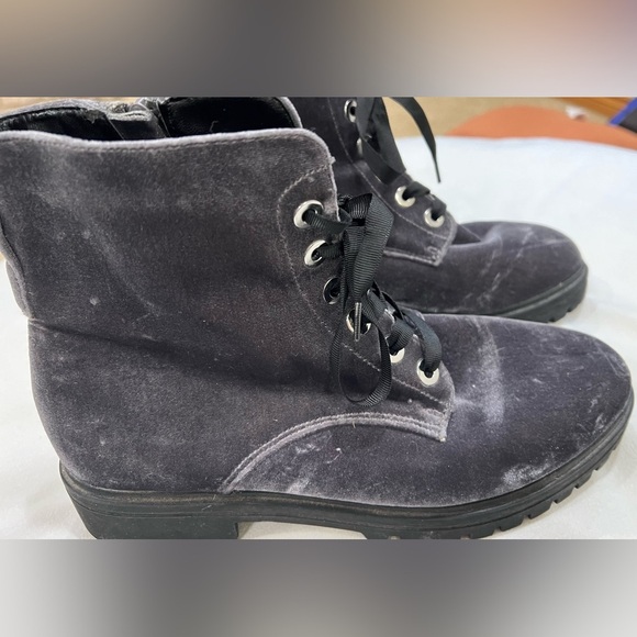 Women's Silver Gray Velvet Ankle Combat Moto Grunge Biker Goth Lace Up Boots - Picture 4 of 9